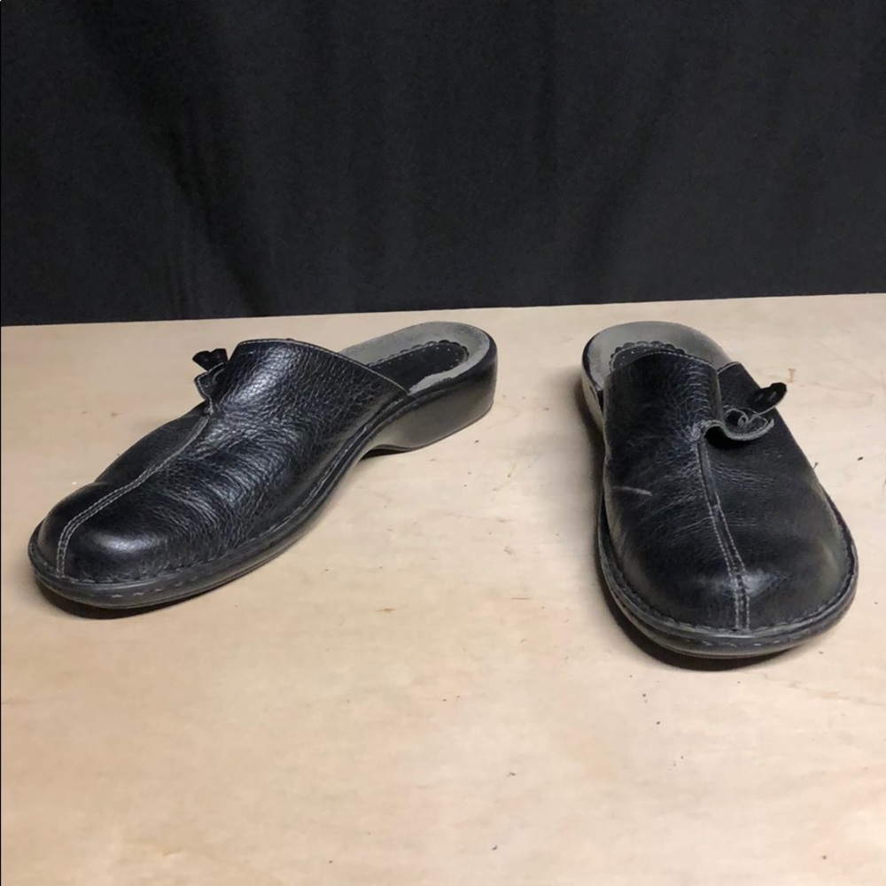 Clark’s Artesian Slip-ons